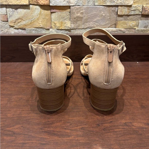 Women’s Size 11 Torrid Nude Block Heel. LIKE NEW! - Picture 3 of 5